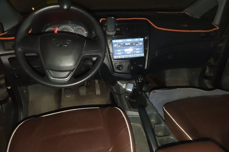 Used Wuling Zhengcheng 2015 1.5L Comfort L3C Center Console