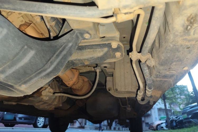 Used Wuling Zhengcheng 2015 1.5L Comfort L3C Chassis Front Left