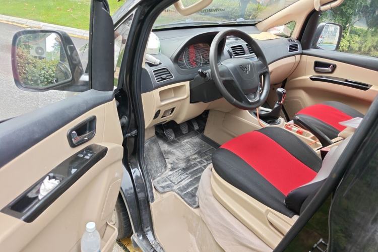Used Wuling Zhengcheng 2015 1.8L Luxury Model LJ479QE2 Driver Seat