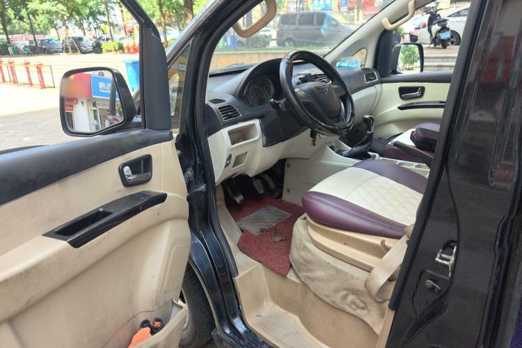 Used Wuling Zhengcheng 2015 1.8L Luxury Model LJ479QE2 Driver Seat
