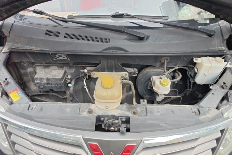 Used Wuling Zhengcheng 2015 1.8L Luxury Model LJ479QE2 Engine Bay