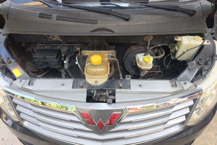 Used Wuling Zhengcheng 2015 1.8L Luxury Model LJ479QE2 Engine Bay
