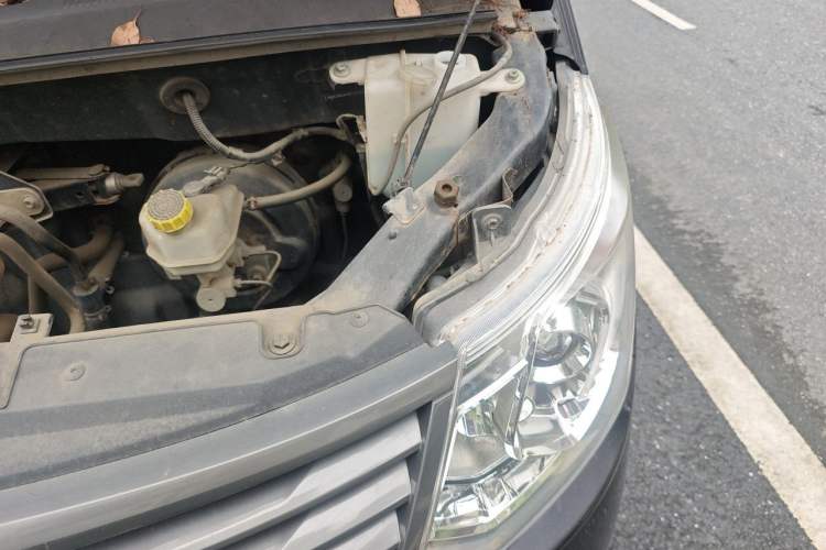 Used Wuling Zhengcheng 2015 1.5L Comfort L3C Engine Bay Left