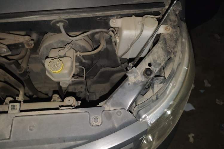 Used Wuling Zhengcheng 2015 1.5L Comfort L3C Engine Bay Left