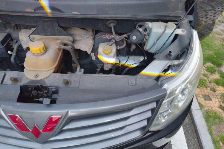 Used Wuling Zhengcheng 2015 1.5L Comfort L3C Engine Bay Left
