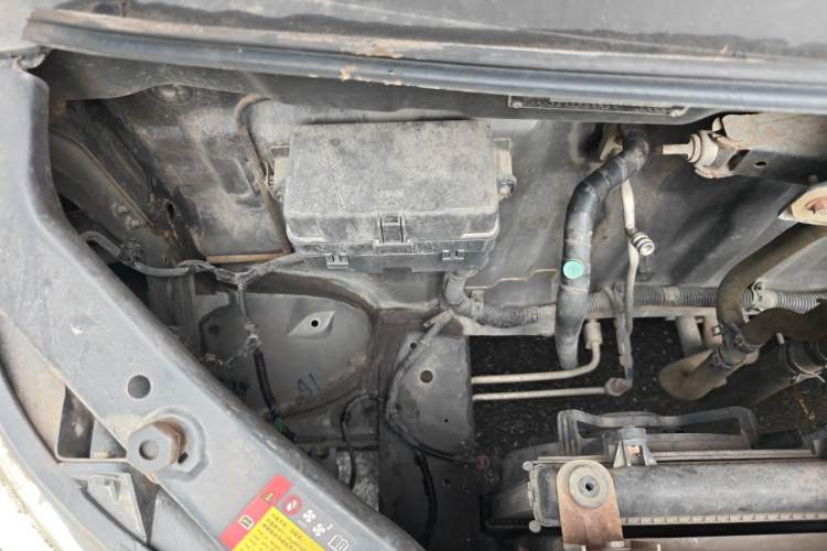 Used Wuling Zhengcheng 2015 1.8L Luxury Model LJ479QE2 Engine Bay Right