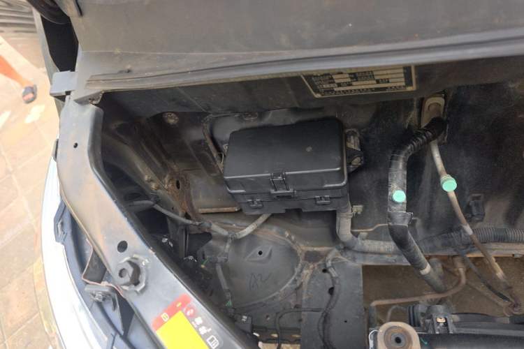 Used Wuling Zhengcheng 2015 1.8L Luxury Model LJ479QE2 Engine Bay Right