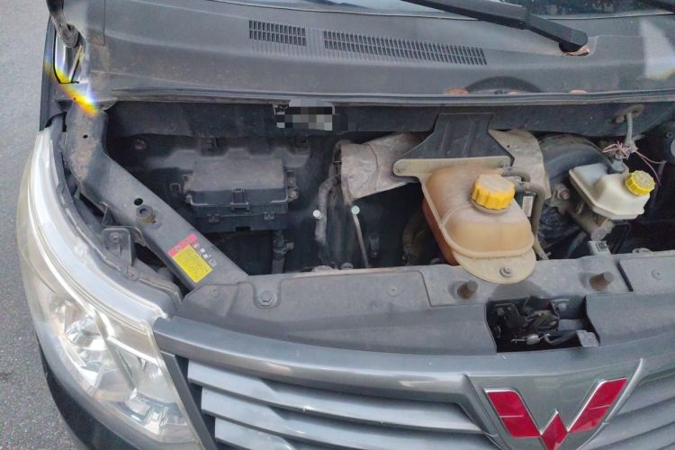 Used Wuling Zhengcheng 2015 1.5L Comfort L3C Engine Bay Right