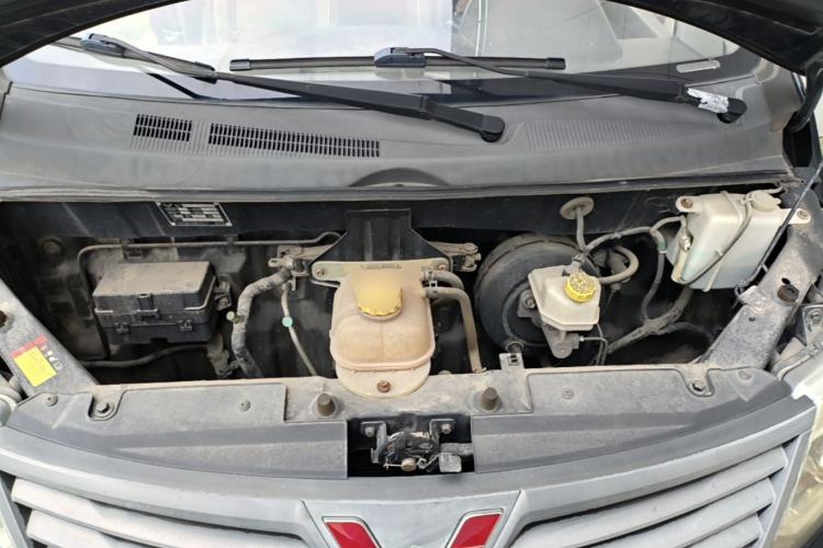 Used Wuling Zhengcheng 2015 1.5L Comfort L3C Engine Bay