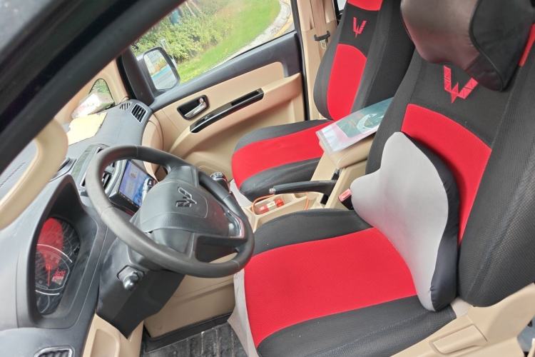 Used Wuling Zhengcheng 2015 1.8L Luxury Model LJ479QE2 Left Front Seat