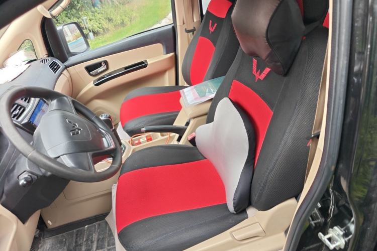 Used Wuling Zhengcheng 2015 1.8L Luxury Model LJ479QE2 Left Rear Seat
