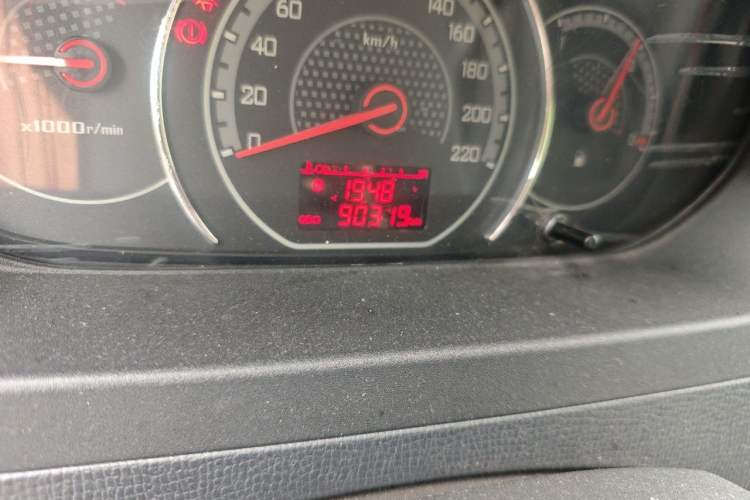 Used Wuling Zhengcheng 2015 1.5L Comfort L3C Odometer Close Up