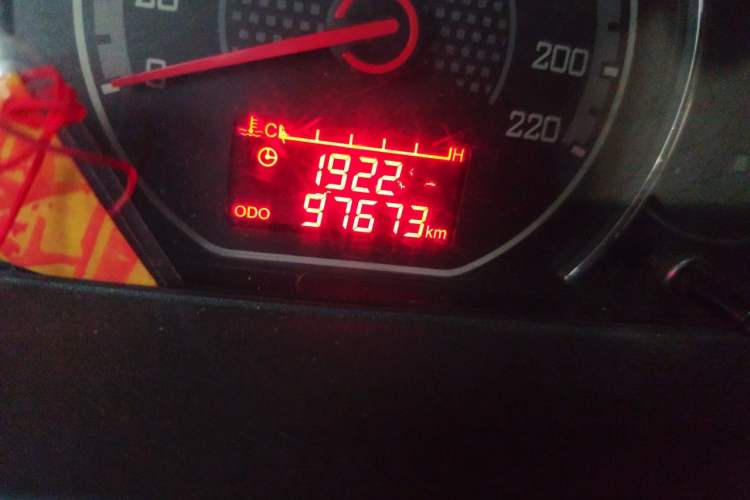 Used Wuling Zhengcheng 2015 1.5L Comfort L3C Odometer Close Up