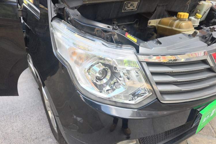 Used Wuling Zhengcheng 2015 1.8L Luxury Model LJ479QE2 Right Front Headlight