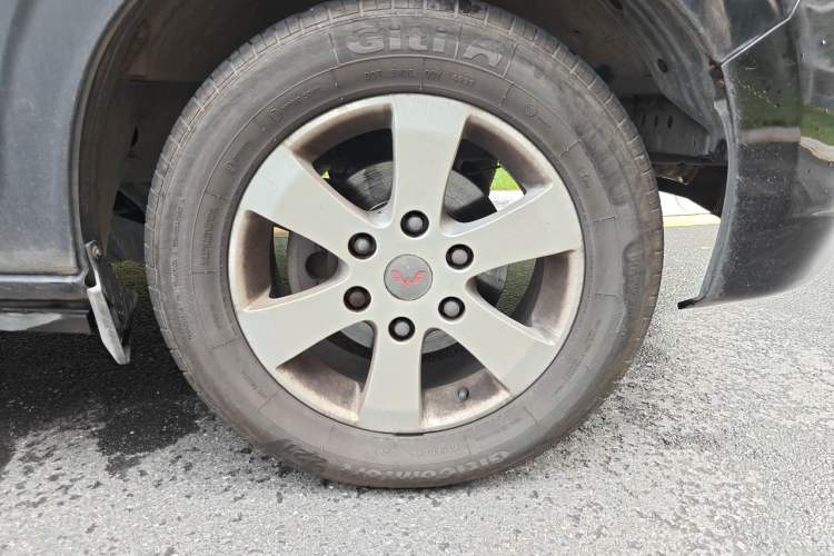 Used Wuling Zhengcheng 2015 1.8L Luxury Model LJ479QE2 Right Front Wheel Hub