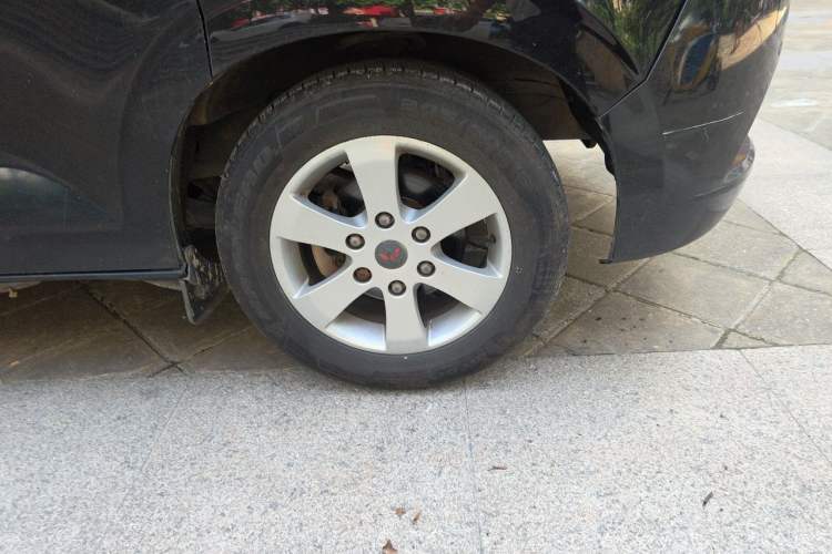 Used Wuling Zhengcheng 2015 1.8L Luxury Model LJ479QE2 Right Front Wheel Hub