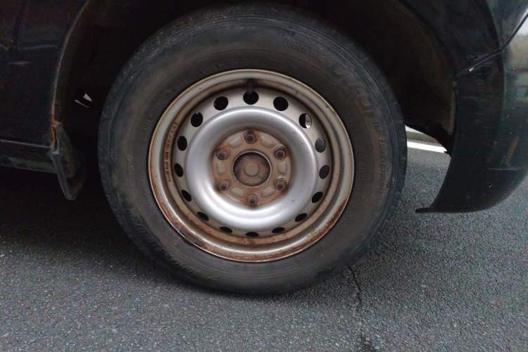 Used Wuling Zhengcheng 2015 1.5L Comfort L3C Right Front Wheel Hub