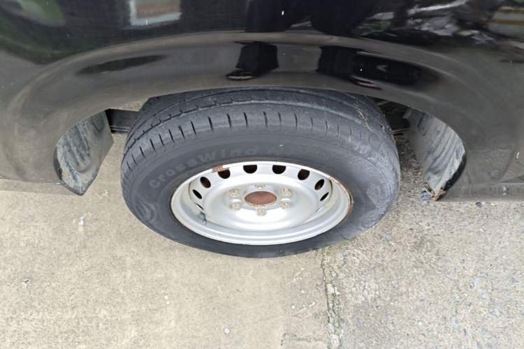 Used Wuling Zhengcheng 2015 1.5L Comfort L3C Right Rear Wheel Hub