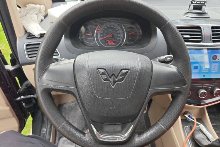 Used Wuling Zhengcheng 2015 1.8L Luxury Model LJ479QE2 Steering Wheel