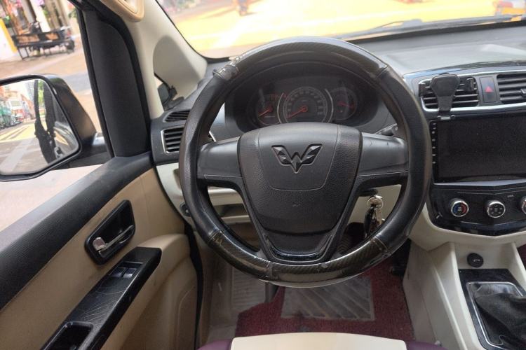 Used Wuling Zhengcheng 2015 1.8L Luxury Model LJ479QE2 Steering Wheel