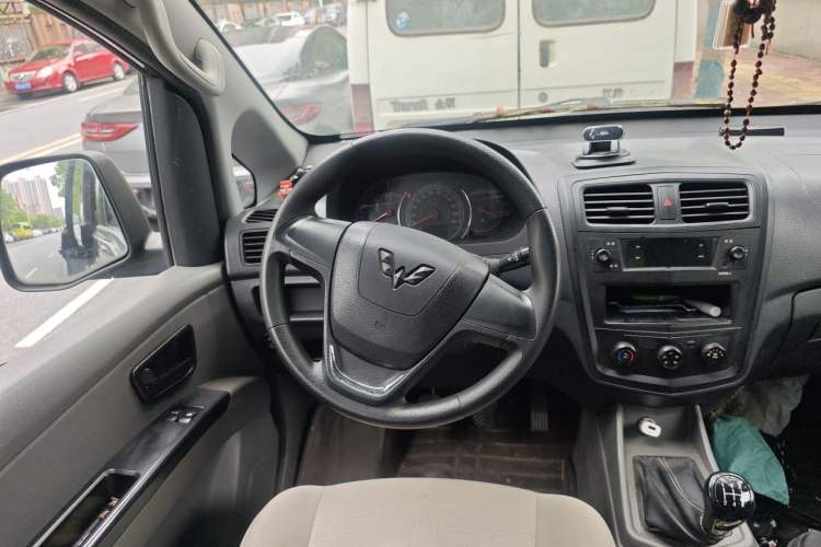 Used Wuling Zhengcheng 2015 1.5L Comfort L3C Steering Wheel