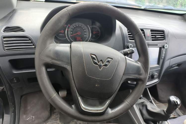 Used Wuling Zhengcheng 2015 1.5L Comfort L3C Steering Wheel