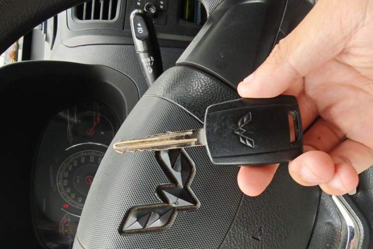 Used Wuling Zhengcheng 2015 1.5L Comfort L3C Vehicle Key