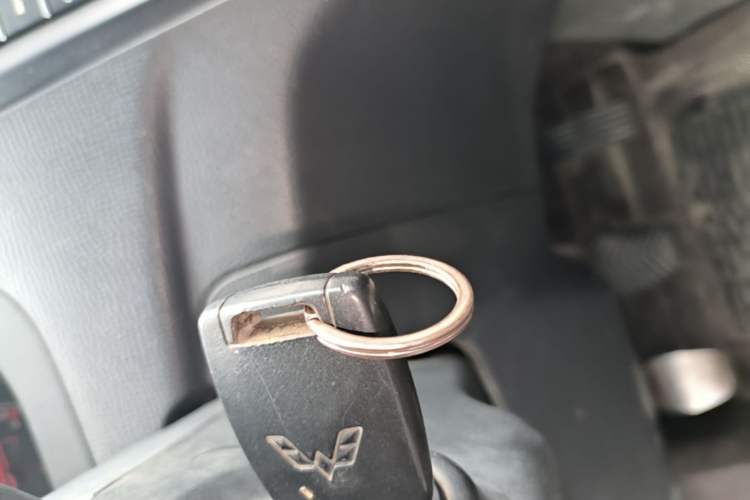 Used Wuling Zhengcheng 2015 1.5L Comfort L3C Vehicle Key