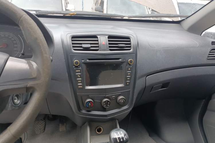 Used Wuling Zhengcheng 2015 1.5L Comfort L3C Audio And AC Panel