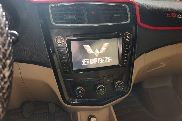 Used Wuling Zhengcheng 2015 1.8L Luxury Model LJ479QE2 Audio And AC Panel