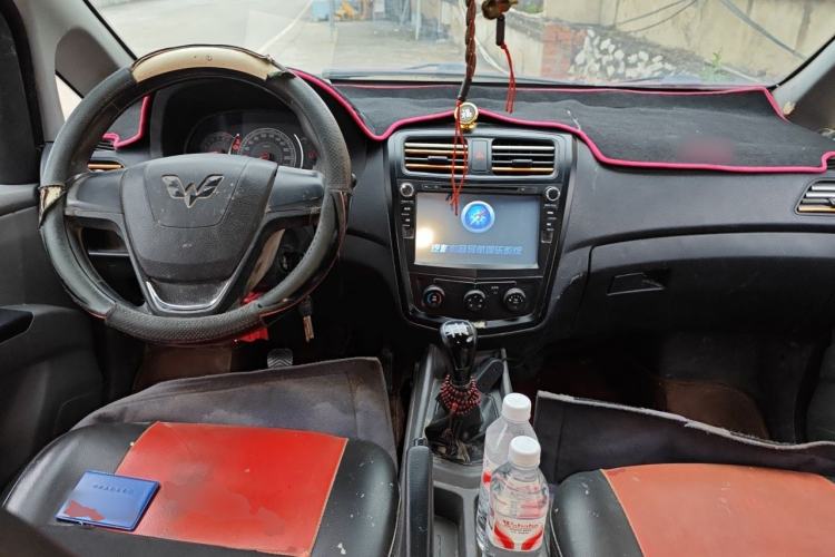 Used Wuling Zhengcheng 2015 1.8L Comfort Model LJ479QE2 Center Console