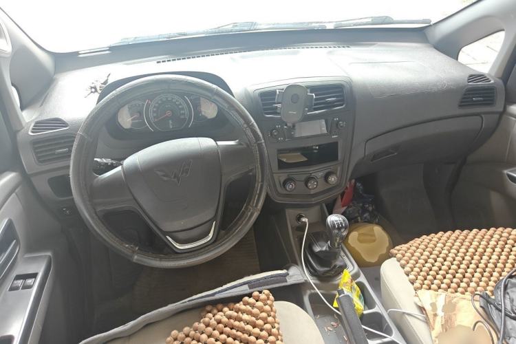 Used Wuling Zhengcheng 2015 1.5L Comfort L3C Center Console