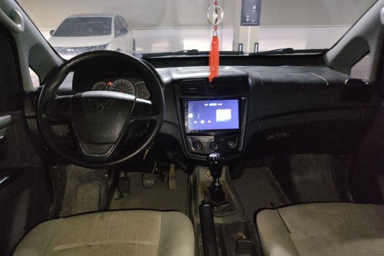 Used Wuling Zhengcheng 2015 1.8L Comfort Model LJ479QE2 Center Console