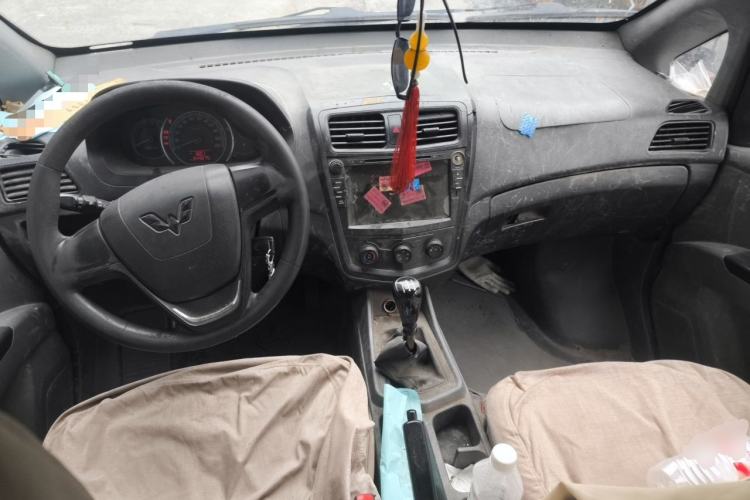Used Wuling Zhengcheng 2015 1.5L Comfort L3C Center Console