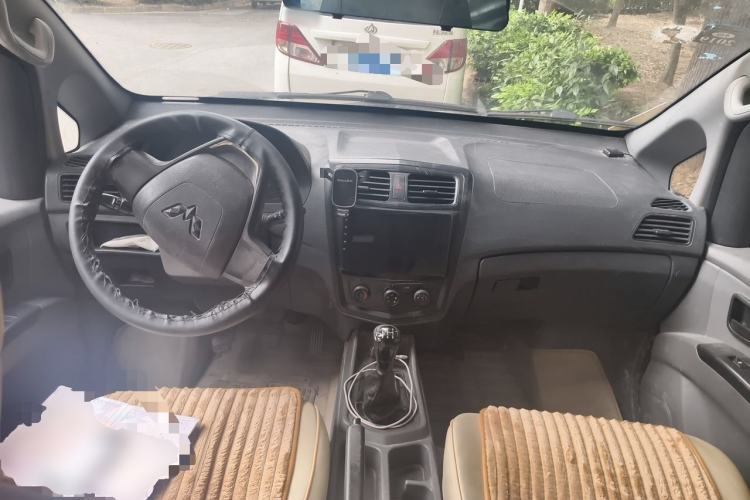 Used Wuling Zhengcheng 2015 1.5L Comfort L3C Center Console