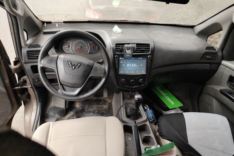 Used Wuling Zhengcheng 2015 1.5L Comfort L3C Center Console
