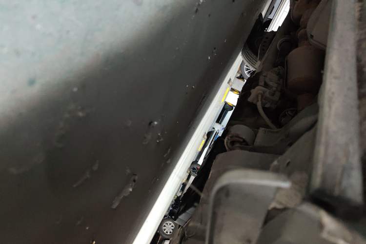 Used Wuling Zhengcheng 2015 1.8L Luxury Model LJ479QE2 Chassis Front Right