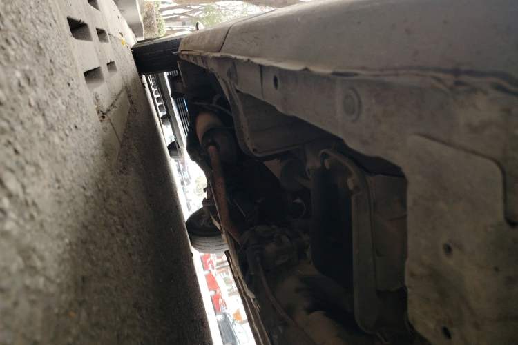 Used Wuling Zhengcheng 2015 1.5L Comfort L3C Chassis Front Right