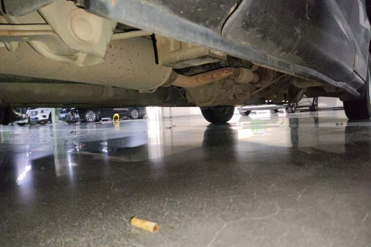 Used Wuling Zhengcheng 2015 1.8L Comfort Model LJ479QE2 Chassis Rear Right