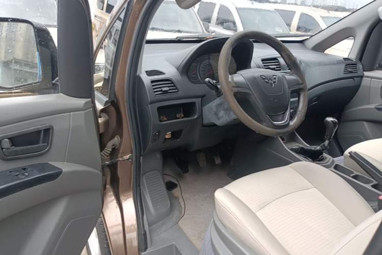 Used Wuling Zhengcheng 2015 1.5L Comfort L3C Driver Seat