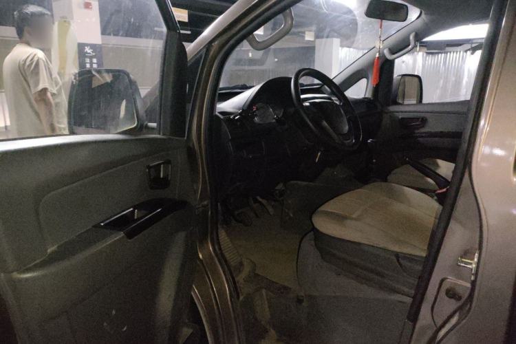 Used Wuling Zhengcheng 2015 1.8L Comfort Model LJ479QE2 Driver Seat