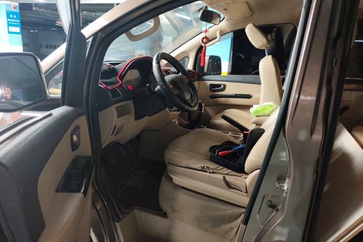 Used Wuling Zhengcheng 2015 1.8L Luxury Model LJ479QE2 Driver Seat