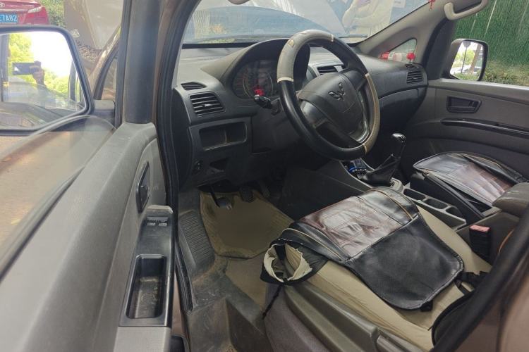 Used Wuling Zhengcheng 2015 1.8L Comfort Model LJ479QE2 Driver Seat