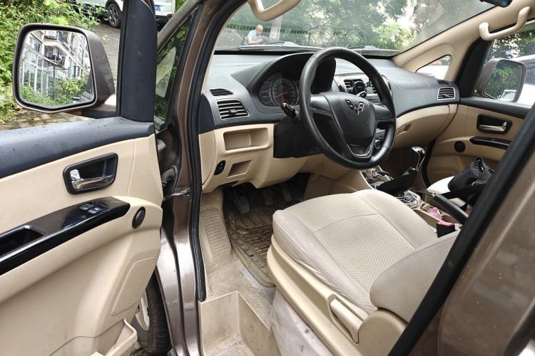 Used Wuling Zhengcheng 2015 1.8L Luxury Model LJ479QE2 Driver Seat