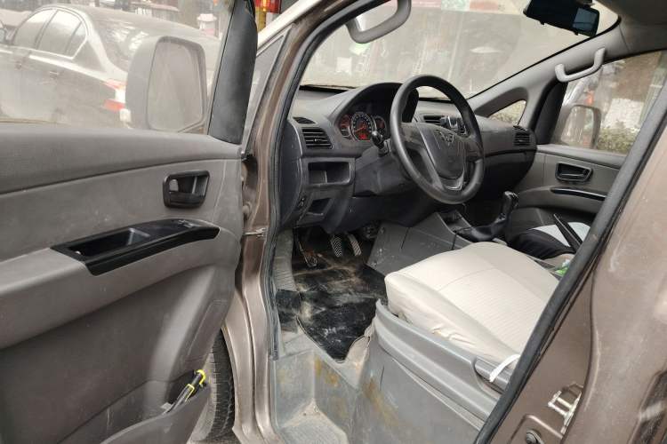 Used Wuling Zhengcheng 2015 1.5L Comfort L3C Driver Seat
