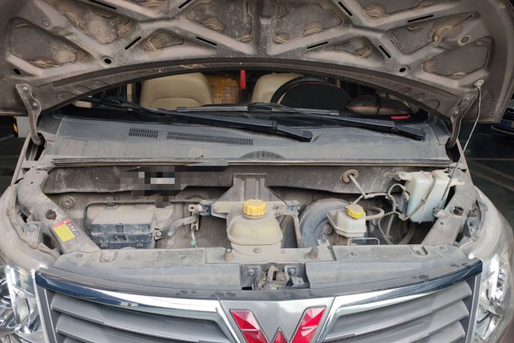 Used Wuling Zhengcheng 2015 1.8L Luxury Model LJ479QE2 Engine Bay