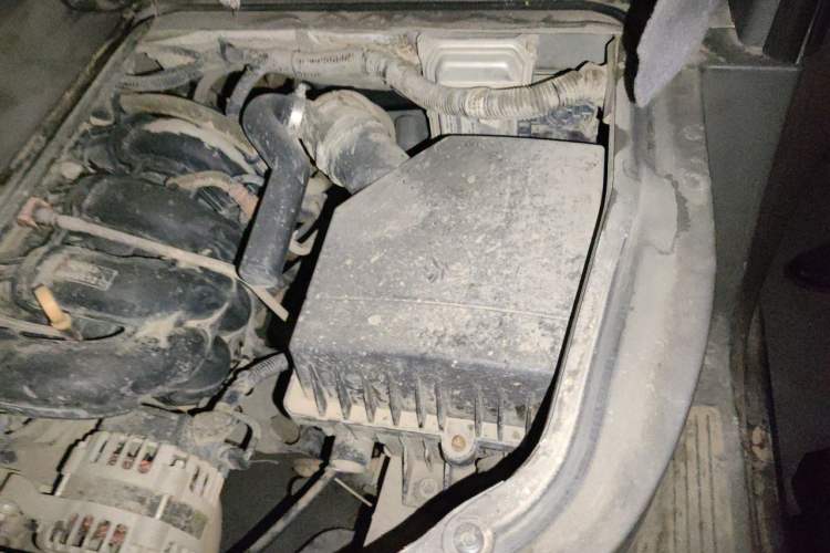 Used Wuling Zhengcheng 2015 1.8L Comfort Model LJ479QE2 Engine Bay Left