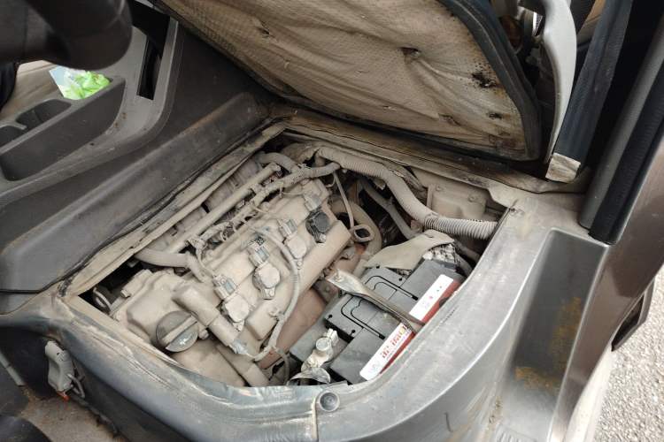 Used Wuling Zhengcheng 2015 1.5L Comfort L3C Engine Bay Left