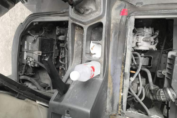 Used Wuling Zhengcheng 2015 1.5L Comfort L3C Engine Bay