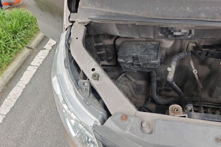 Used Wuling Zhengcheng 2015 1.5L Comfort L3C Engine Bay Right